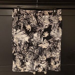 Van Heusen Studio Black/Beige Leaf Print Skirt SZ 12
